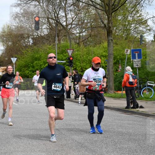 12.04.2026 - 45. Internationalen Wilhelmsburger Insellauf J. Mangold http://msf.ph/oto/9516020 12.04.2026 13:17:15 Ziel 3575, 2670, 3061, 3281, 4315, 4867, 4868, 4130, 4129, 2609, 2610, 2571, 5001, 5532, 4392, 4642, 4957, 3900, 5759, 5759, 2030, 3199, 3453, 3455, 4194, 5717, 4804, 3604, 2125, 2520, 5204, 3272, 4690, 3252, 4697, 2903, 4104 meine-sportfotos.de