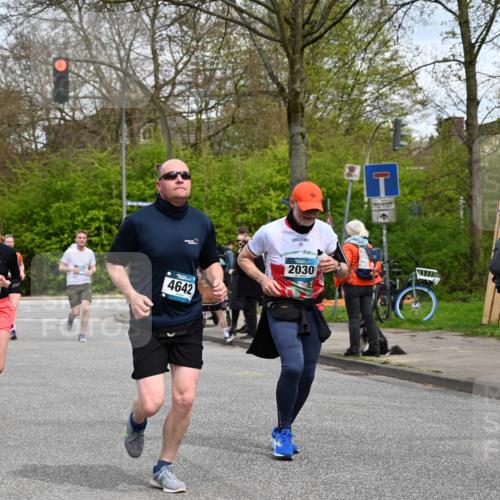 12.04.2026 - 45. Internationalen Wilhelmsburger Insellauf J. Mangold http://msf.ph/oto/9516025 12.04.2026 13:17:15 Ziel 3575, 2670, 3061, 3281, 4315, 4867, 4868, 4130, 4129, 2609, 2610, 2571, 5001, 5532, 4392, 4642, 4957, 3900, 5759, 5759, 2030, 3199, 3453, 3455, 4194, 5717, 4804, 3604, 2125, 2520, 5204, 3272, 4690, 3252, 4697, 2903, 4104 meine-sportfotos.de