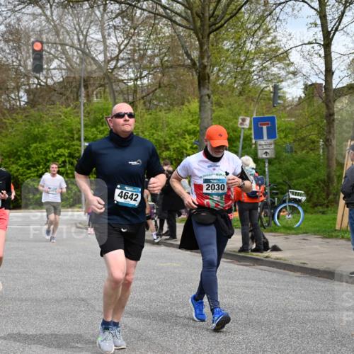 12.04.2026 - 45. Internationalen Wilhelmsburger Insellauf J. Mangold http://msf.ph/oto/9516026 12.04.2026 13:17:15 Ziel 3575, 2670, 3061, 3281, 4315, 4867, 4868, 4130, 4129, 2609, 2610, 2571, 5001, 5532, 4392, 4642, 4957, 3900, 5759, 5759, 2030, 3199, 3453, 3455, 4194, 5717, 4804, 3604, 2125, 2520, 5204, 3272, 4690, 3252, 4697, 2903, 4104 meine-sportfotos.de