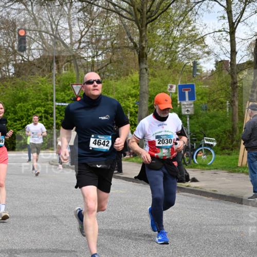 12.04.2026 - 45. Internationalen Wilhelmsburger Insellauf J. Mangold http://msf.ph/oto/9516028 12.04.2026 13:17:16 Ziel 2670, 3061, 3281, 4315, 4867, 4868, 4130, 4129, 2609, 2610, 2571, 5001, 5532, 4392, 4642, 4957, 3900, 5759, 2030, 3199, 3453, 3455, 4194, 5717, 4804, 3604, 2125, 2125, 2520, 5204, 3272, 4690, 3252, 4697, 2903, 4104, 5465, 4998 meine-sportfotos.de