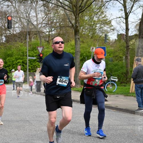 12.04.2026 - 45. Internationalen Wilhelmsburger Insellauf J. Mangold http://msf.ph/oto/9516030 12.04.2026 13:17:16 Ziel 2670, 3061, 3281, 4315, 4867, 4868, 4130, 4129, 2609, 2610, 2571, 5001, 5532, 4392, 4642, 4957, 3900, 5759, 2030, 3199, 3453, 3455, 4194, 5717, 4804, 3604, 2125, 2125, 2520, 5204, 3272, 4690, 3252, 4697, 2903, 4104, 5465, 4998 meine-sportfotos.de