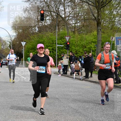 12.04.2026 - 45. Internationalen Wilhelmsburger Insellauf J. Mangold http://msf.ph/oto/9516057 12.04.2026 13:17:20 Ziel 2670, 3061, 3281, 4315, 4867, 4868, 4130, 4129, 2609, 2610, 2571, 5001, 5532, 4392, 4642, 4957, 3900, 5759, 2030, 3199, 3453, 3455, 4194, 5717, 4804, 3604, 2125, 2520, 2520, 5204, 3272, 4690, 3252, 4697, 2903, 4104, 5465, 4998, 5332 meine-sportfotos.de