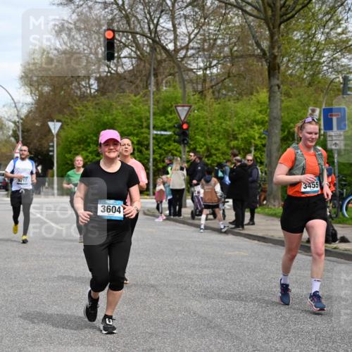 12.04.2026 - 45. Internationalen Wilhelmsburger Insellauf J. Mangold http://msf.ph/oto/9516058 12.04.2026 13:17:20 Ziel 2670, 3061, 3281, 4315, 4867, 4868, 4130, 4129, 2609, 2610, 2571, 5001, 5532, 4392, 4642, 4957, 3900, 5759, 2030, 3199, 3453, 3455, 4194, 5717, 4804, 3604, 2125, 2520, 2520, 5204, 3272, 4690, 3252, 4697, 2903, 4104, 5465, 4998, 5332 meine-sportfotos.de