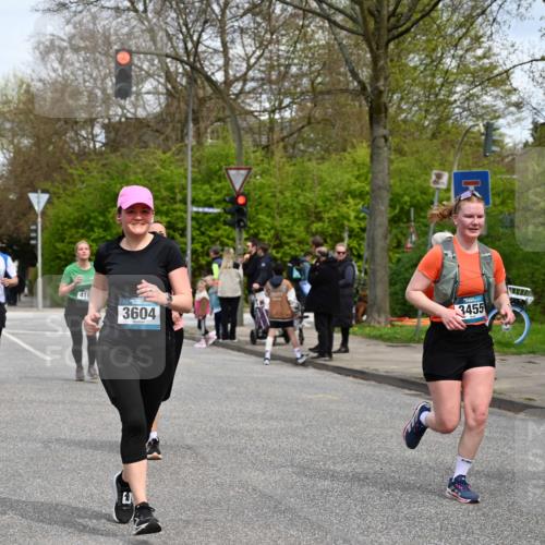 12.04.2026 - 45. Internationalen Wilhelmsburger Insellauf J. Mangold http://msf.ph/oto/9516060 12.04.2026 13:17:20 Ziel 2670, 3061, 3281, 4315, 4867, 4868, 4130, 4129, 2609, 2610, 2571, 5001, 5532, 4392, 4642, 4957, 3900, 5759, 2030, 3199, 3453, 3455, 4194, 5717, 4804, 3604, 2125, 2520, 2520, 5204, 3272, 4690, 3252, 4697, 2903, 4104, 5465, 4998, 5332 meine-sportfotos.de