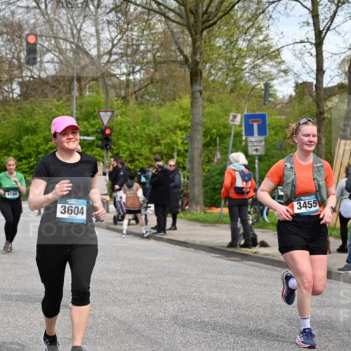 12.04.2026 - 45. Internationalen Wilhelmsburger Insellauf J. Mangold http://msf.ph/oto/9516064 12.04.2026 13:17:20 Ziel 2670, 3061, 3281, 4315, 4867, 4868, 4130, 4129, 2609, 2610, 2571, 5001, 5532, 4392, 4642, 4957, 3900, 5759, 2030, 3199, 3453, 3455, 4194, 5717, 4804, 3604, 2125, 2520, 2520, 5204, 3272, 4690, 3252, 4697, 2903, 4104, 5465, 4998, 5332 meine-sportfotos.de