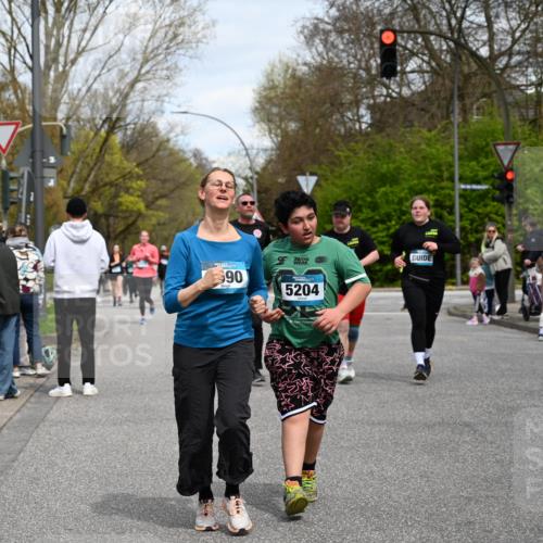 12.04.2026 - 45. Internationalen Wilhelmsburger Insellauf J. Mangold http://msf.ph/oto/9516093 12.04.2026 13:17:25 Ziel 4315, 4867, 4868, 4130, 4129, 2609, 2610, 2571, 5001, 5532, 4392, 4642, 4957, 3900, 5759, 2030, 3199, 3453, 3455, 4194, 5717, 4804, 4804, 3604, 2125, 2520, 5204, 3272, 4690, 3252, 4697, 2903, 2903, 4104, 5465, 4998, 5332, 4203, 4202, 5836, 2759 meine-sportfotos.de
