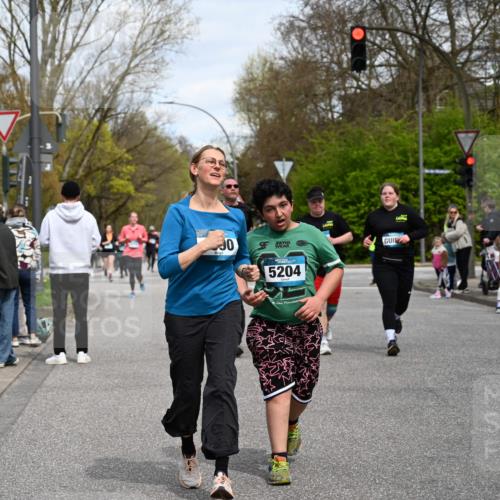 12.04.2026 - 45. Internationalen Wilhelmsburger Insellauf J. Mangold http://msf.ph/oto/9516094 12.04.2026 13:17:25 Ziel 4315, 4867, 4868, 4130, 4129, 2609, 2610, 2571, 5001, 5532, 4392, 4642, 4957, 3900, 5759, 2030, 3199, 3453, 3455, 4194, 5717, 4804, 4804, 3604, 2125, 2520, 5204, 3272, 4690, 3252, 4697, 2903, 2903, 4104, 5465, 4998, 5332, 4203, 4202, 5836, 2759 meine-sportfotos.de
