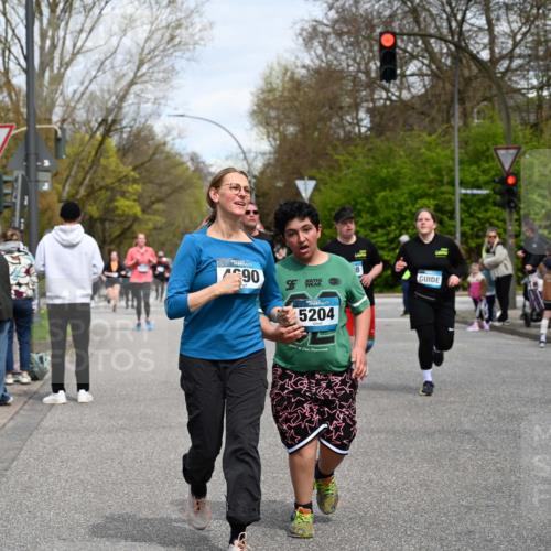 12.04.2026 - 45. Internationalen Wilhelmsburger Insellauf J. Mangold http://msf.ph/oto/9516095 12.04.2026 13:17:25 Ziel 4315, 4867, 4868, 4130, 4129, 2609, 2610, 2571, 5001, 5532, 4392, 4642, 4957, 3900, 5759, 2030, 3199, 3453, 3455, 4194, 5717, 4804, 4804, 3604, 2125, 2520, 5204, 3272, 4690, 3252, 4697, 2903, 2903, 4104, 5465, 4998, 5332, 4203, 4202, 5836, 2759 meine-sportfotos.de