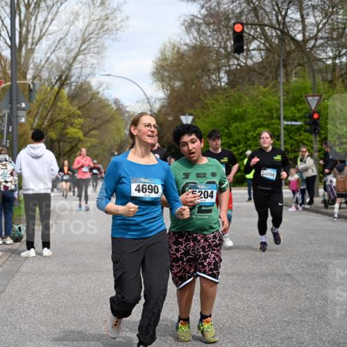 12.04.2026 - 45. Internationalen Wilhelmsburger Insellauf J. Mangold http://msf.ph/oto/9516096 12.04.2026 13:17:25 Ziel 4315, 4867, 4868, 4130, 4129, 2609, 2610, 2571, 5001, 5532, 4392, 4642, 4957, 3900, 5759, 2030, 3199, 3453, 3455, 4194, 5717, 4804, 4804, 3604, 2125, 2520, 5204, 3272, 4690, 3252, 4697, 2903, 2903, 4104, 5465, 4998, 5332, 4203, 4202, 5836, 2759 meine-sportfotos.de