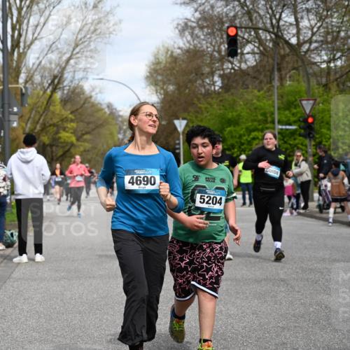 12.04.2026 - 45. Internationalen Wilhelmsburger Insellauf J. Mangold http://msf.ph/oto/9516098 12.04.2026 13:17:25 Ziel 4315, 4867, 4868, 4130, 4129, 2609, 2610, 2571, 5001, 5532, 4392, 4642, 4957, 3900, 5759, 2030, 3199, 3453, 3455, 4194, 5717, 4804, 4804, 3604, 2125, 2520, 5204, 3272, 4690, 3252, 4697, 2903, 2903, 4104, 5465, 4998, 5332, 4203, 4202, 5836, 2759 meine-sportfotos.de