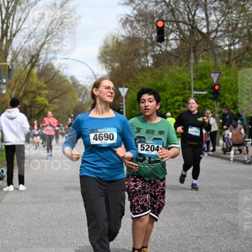 12.04.2026 - 45. Internationalen Wilhelmsburger Insellauf J. Mangold http://msf.ph/oto/9516100 12.04.2026 13:17:26 Ziel 4867, 4868, 4130, 4129, 2609, 2610, 2571, 5001, 5532, 4392, 4642, 4957, 3900, 5759, 2030, 3199, 3453, 3455, 4194, 5717, 4804, 3604, 3604, 2125, 2520, 5204, 3272, 4690, 3252, 4697, 2903, 4104, 5465, 4998, 5332, 4203, 4202, 5836, 2759, 4487 meine-sportfotos.de