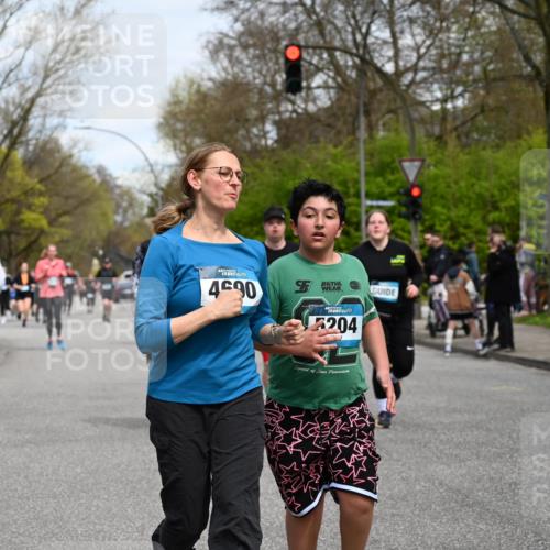 12.04.2026 - 45. Internationalen Wilhelmsburger Insellauf J. Mangold http://msf.ph/oto/9516104 12.04.2026 13:17:26 Ziel 4867, 4868, 4130, 4129, 2609, 2610, 2571, 5001, 5532, 4392, 4642, 4957, 3900, 5759, 2030, 3199, 3453, 3455, 4194, 5717, 4804, 3604, 3604, 2125, 2520, 5204, 3272, 4690, 3252, 4697, 2903, 4104, 5465, 4998, 5332, 4203, 4202, 5836, 2759, 4487 meine-sportfotos.de
