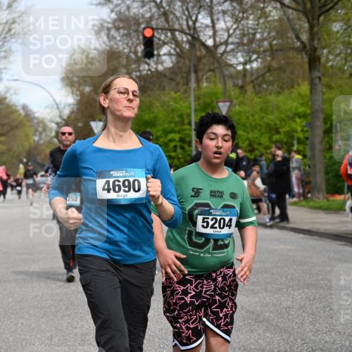 12.04.2026 - 45. Internationalen Wilhelmsburger Insellauf J. Mangold http://msf.ph/oto/9516107 12.04.2026 13:17:26 Ziel 4867, 4868, 4130, 4129, 2609, 2610, 2571, 5001, 5532, 4392, 4642, 4957, 3900, 5759, 2030, 3199, 3453, 3455, 4194, 5717, 4804, 3604, 3604, 2125, 2520, 5204, 3272, 4690, 3252, 4697, 2903, 4104, 5465, 4998, 5332, 4203, 4202, 5836, 2759, 4487 meine-sportfotos.de