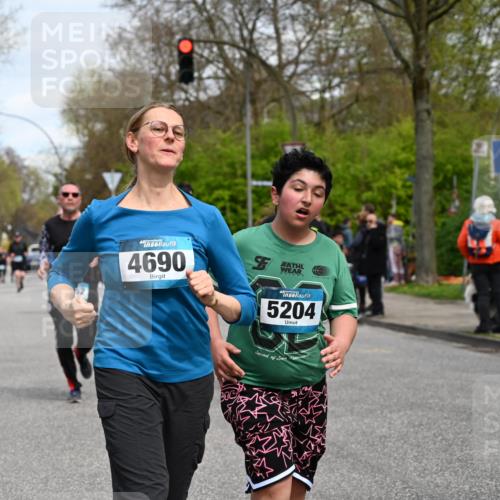 12.04.2026 - 45. Internationalen Wilhelmsburger Insellauf J. Mangold http://msf.ph/oto/9516108 12.04.2026 13:17:26 Ziel 4867, 4868, 4130, 4129, 2609, 2610, 2571, 5001, 5532, 4392, 4642, 4957, 3900, 5759, 2030, 3199, 3453, 3455, 4194, 5717, 4804, 3604, 3604, 2125, 2520, 5204, 3272, 4690, 3252, 4697, 2903, 4104, 5465, 4998, 5332, 4203, 4202, 5836, 2759, 4487 meine-sportfotos.de