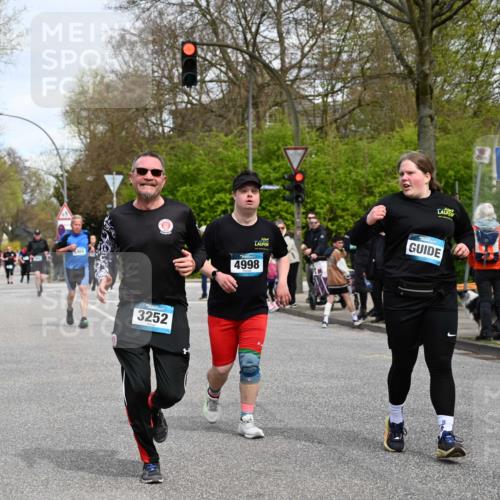 12.04.2026 - 45. Internationalen Wilhelmsburger Insellauf J. Mangold http://msf.ph/oto/9516113 12.04.2026 13:17:28 Ziel 4130, 4129, 2609, 2610, 2571, 5001, 5532, 4392, 4642, 4957, 3900, 5759, 2030, 3199, 3453, 3455, 4194, 5717, 4804, 3604, 2125, 2125, 2520, 5204, 3272, 4690, 3252, 4697, 2903, 4104, 5465, 4998, 5465, 4998, 5332, 4203, 4202, 5836, 2759, 4487, 2833 meine-sportfotos.de