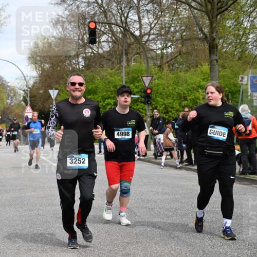 12.04.2026 - 45. Internationalen Wilhelmsburger Insellauf J. Mangold http://msf.ph/oto/9516114 12.04.2026 13:17:28 Ziel 4130, 4129, 2609, 2610, 2571, 5001, 5532, 4392, 4642, 4957, 3900, 5759, 2030, 3199, 3453, 3455, 4194, 5717, 4804, 3604, 2125, 2125, 2520, 5204, 3272, 4690, 3252, 4697, 2903, 4104, 5465, 4998, 5465, 4998, 5332, 4203, 4202, 5836, 2759, 4487, 2833 meine-sportfotos.de