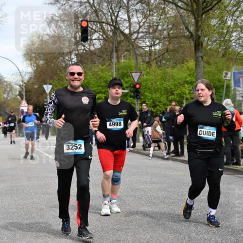 12.04.2026 - 45. Internationalen Wilhelmsburger Insellauf J. Mangold http://msf.ph/oto/9516115 12.04.2026 13:17:28 Ziel 4130, 4129, 2609, 2610, 2571, 5001, 5532, 4392, 4642, 4957, 3900, 5759, 2030, 3199, 3453, 3455, 4194, 5717, 4804, 3604, 2125, 2125, 2520, 5204, 3272, 4690, 3252, 4697, 2903, 4104, 5465, 4998, 5465, 4998, 5332, 4203, 4202, 5836, 2759, 4487, 2833 meine-sportfotos.de