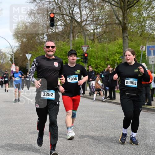 12.04.2026 - 45. Internationalen Wilhelmsburger Insellauf J. Mangold http://msf.ph/oto/9516116 12.04.2026 13:17:28 Ziel 4130, 4129, 2609, 2610, 2571, 5001, 5532, 4392, 4642, 4957, 3900, 5759, 2030, 3199, 3453, 3455, 4194, 5717, 4804, 3604, 2125, 2125, 2520, 5204, 3272, 4690, 3252, 4697, 2903, 4104, 5465, 4998, 5465, 4998, 5332, 4203, 4202, 5836, 2759, 4487, 2833 meine-sportfotos.de
