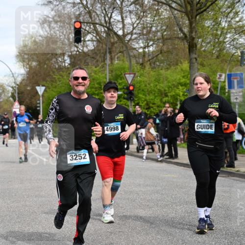 12.04.2026 - 45. Internationalen Wilhelmsburger Insellauf J. Mangold http://msf.ph/oto/9516117 12.04.2026 13:17:28 Ziel 4130, 4129, 2609, 2610, 2571, 5001, 5532, 4392, 4642, 4957, 3900, 5759, 2030, 3199, 3453, 3455, 4194, 5717, 4804, 3604, 2125, 2125, 2520, 5204, 3272, 4690, 3252, 4697, 2903, 4104, 5465, 4998, 5465, 4998, 5332, 4203, 4202, 5836, 2759, 4487, 2833 meine-sportfotos.de