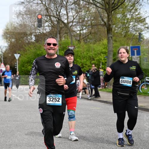 12.04.2026 - 45. Internationalen Wilhelmsburger Insellauf J. Mangold http://msf.ph/oto/9516121 12.04.2026 13:17:28 Ziel 4130, 4129, 2609, 2610, 2571, 5001, 5532, 4392, 4642, 4957, 3900, 5759, 2030, 3199, 3453, 3455, 4194, 5717, 4804, 3604, 2125, 2125, 2520, 5204, 3272, 4690, 3252, 4697, 2903, 4104, 5465, 4998, 5465, 4998, 5332, 4203, 4202, 5836, 2759, 4487, 2833 meine-sportfotos.de