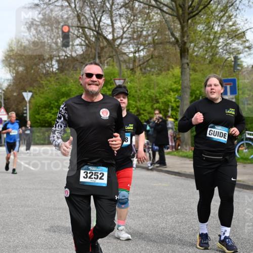 12.04.2026 - 45. Internationalen Wilhelmsburger Insellauf J. Mangold http://msf.ph/oto/9516122 12.04.2026 13:17:28 Ziel 4130, 4129, 2609, 2610, 2571, 5001, 5532, 4392, 4642, 4957, 3900, 5759, 2030, 3199, 3453, 3455, 4194, 5717, 4804, 3604, 2125, 2125, 2520, 5204, 3272, 4690, 3252, 4697, 2903, 4104, 5465, 4998, 5465, 4998, 5332, 4203, 4202, 5836, 2759, 4487, 2833 meine-sportfotos.de