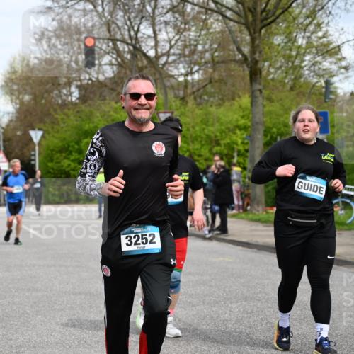 12.04.2026 - 45. Internationalen Wilhelmsburger Insellauf J. Mangold http://msf.ph/oto/9516123 12.04.2026 13:17:28 Ziel 4130, 4129, 2609, 2610, 2571, 5001, 5532, 4392, 4642, 4957, 3900, 5759, 2030, 3199, 3453, 3455, 4194, 5717, 4804, 3604, 2125, 2125, 2520, 5204, 3272, 4690, 3252, 4697, 2903, 4104, 5465, 4998, 5465, 4998, 5332, 4203, 4202, 5836, 2759, 4487, 2833 meine-sportfotos.de
