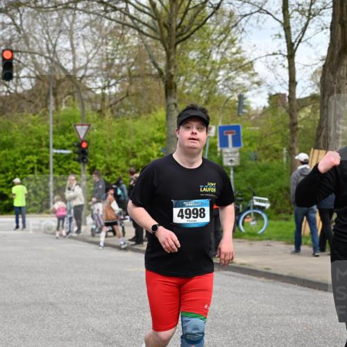 12.04.2026 - 45. Internationalen Wilhelmsburger Insellauf J. Mangold http://msf.ph/oto/9516126 12.04.2026 13:17:30 Ziel 2571, 5001, 5532, 4392, 4642, 4957, 3900, 5759, 2030, 3199, 3453, 3455, 4194, 5717, 4804, 3604, 2125, 2520, 5204, 3272, 4690, 3252, 4697, 2903, 4104, 5465, 4998, 5332, 5332, 4203, 4202, 5836, 2759, 4487, 2833, 3879 meine-sportfotos.de