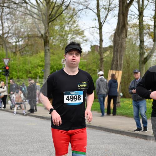 12.04.2026 - 45. Internationalen Wilhelmsburger Insellauf J. Mangold http://msf.ph/oto/9516131 12.04.2026 13:17:30 Ziel 2571, 5001, 5532, 4392, 4642, 4957, 3900, 5759, 2030, 3199, 3453, 3455, 4194, 5717, 4804, 3604, 2125, 2520, 5204, 3272, 4690, 3252, 4697, 2903, 4104, 5465, 4998, 5332, 5332, 4203, 4202, 5836, 2759, 4487, 2833, 3879 meine-sportfotos.de