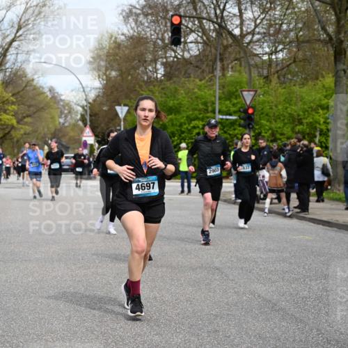12.04.2026 - 45. Internationalen Wilhelmsburger Insellauf J. Mangold http://msf.ph/oto/9516160 12.04.2026 13:17:36 Ziel 4957, 3900, 5759, 2030, 3199, 3453, 3455, 4194, 5717, 4804, 3604, 2125, 2520, 5204, 3272, 4690, 3252, 4697, 2903, 4104, 5465, 4998, 5332, 4203, 4202, 5836, 2759, 4487, 2833, 3879, 3630, 5714, 4213 meine-sportfotos.de