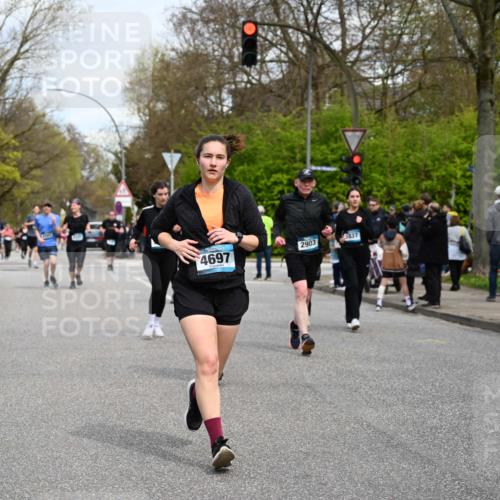 12.04.2026 - 45. Internationalen Wilhelmsburger Insellauf J. Mangold http://msf.ph/oto/9516161 12.04.2026 13:17:36 Ziel 4957, 3900, 5759, 2030, 3199, 3453, 3455, 4194, 5717, 4804, 3604, 2125, 2520, 5204, 3272, 4690, 3252, 4697, 2903, 4104, 5465, 4998, 5332, 4203, 4202, 5836, 2759, 4487, 2833, 3879, 3630, 5714, 4213 meine-sportfotos.de