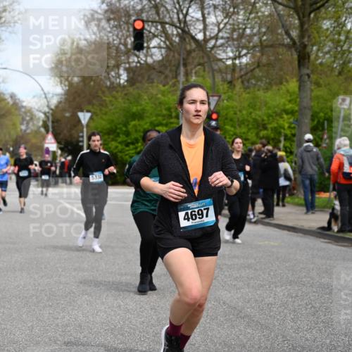 12.04.2026 - 45. Internationalen Wilhelmsburger Insellauf J. Mangold http://msf.ph/oto/9516168 12.04.2026 13:17:37 Ziel 4957, 3900, 5759, 2030, 3199, 3453, 3455, 4194, 5717, 4804, 3604, 2125, 2520, 5204, 3272, 4690, 3252, 4697, 2903, 2903, 4104, 5465, 4998, 5332, 4203, 4202, 5836, 2759, 4487, 2833, 3879, 3630, 5714, 4213, 2516, 2517 meine-sportfotos.de