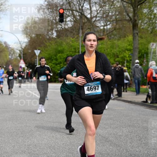 12.04.2026 - 45. Internationalen Wilhelmsburger Insellauf J. Mangold http://msf.ph/oto/9516169 12.04.2026 13:17:37 Ziel 4957, 3900, 5759, 2030, 3199, 3453, 3455, 4194, 5717, 4804, 3604, 2125, 2520, 5204, 3272, 4690, 3252, 4697, 2903, 2903, 4104, 5465, 4998, 5332, 4203, 4202, 5836, 2759, 4487, 2833, 3879, 3630, 5714, 4213, 2516, 2517 meine-sportfotos.de