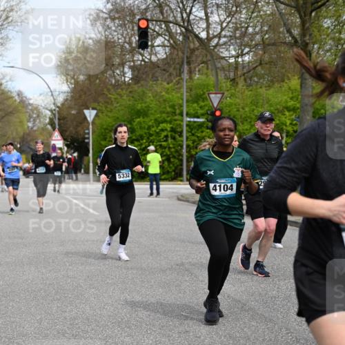 12.04.2026 - 45. Internationalen Wilhelmsburger Insellauf J. Mangold http://msf.ph/oto/9516170 12.04.2026 13:17:38 Ziel 3900, 5759, 2030, 3199, 3453, 3455, 4194, 5717, 4804, 3604, 2125, 2520, 5204, 3272, 4690, 3252, 4697, 2903, 4104, 5465, 4998, 5332, 4203, 4202, 5836, 2759, 4487, 4487, 2833, 3879, 3630, 5714, 4213, 2516, 2517, 4031 meine-sportfotos.de