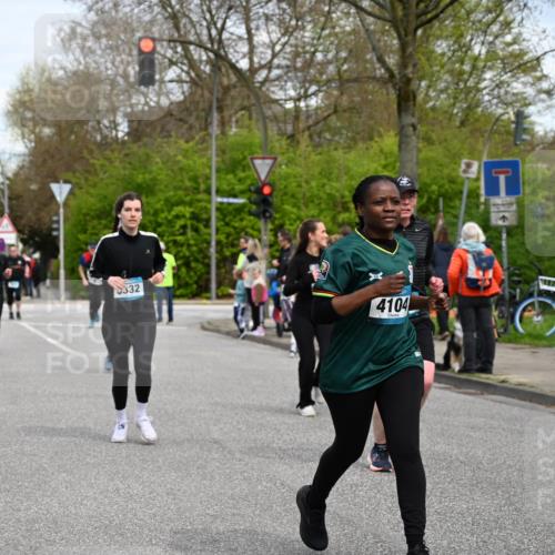 12.04.2026 - 45. Internationalen Wilhelmsburger Insellauf J. Mangold http://msf.ph/oto/9516175 12.04.2026 13:17:38 Ziel 3900, 5759, 2030, 3199, 3453, 3455, 4194, 5717, 4804, 3604, 2125, 2520, 5204, 3272, 4690, 3252, 4697, 2903, 4104, 5465, 4998, 5332, 4203, 4202, 5836, 2759, 4487, 4487, 2833, 3879, 3630, 5714, 4213, 2516, 2517, 4031 meine-sportfotos.de