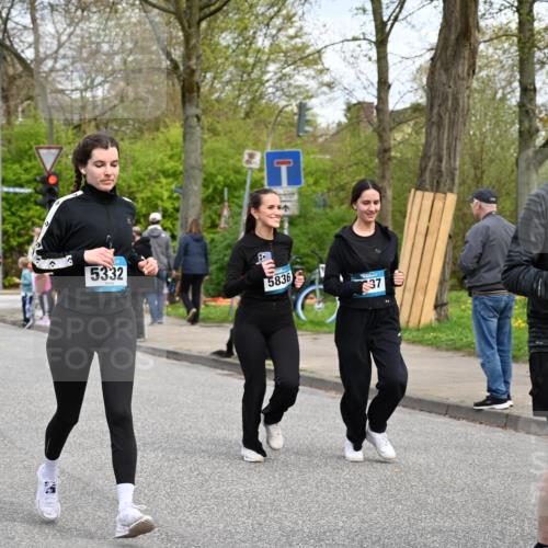 12.04.2026 - 45. Internationalen Wilhelmsburger Insellauf J. Mangold http://msf.ph/oto/9516182 12.04.2026 13:17:39 Ziel 5759, 2030, 3199, 3453, 3455, 4194, 5717, 4804, 3604, 2125, 2520, 5204, 3272, 4690, 3252, 4697, 2903, 4104, 4104, 5465, 4998, 5332, 4203, 4202, 5836, 2759, 4487, 2833, 2833, 3879, 3630, 5714, 4213, 2516, 2517, 4031, 3694 meine-sportfotos.de