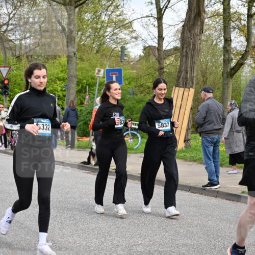 12.04.2026 - 45. Internationalen Wilhelmsburger Insellauf J. Mangold http://msf.ph/oto/9516183 12.04.2026 13:17:39 Ziel 5759, 2030, 3199, 3453, 3455, 4194, 5717, 4804, 3604, 2125, 2520, 5204, 3272, 4690, 3252, 4697, 2903, 4104, 4104, 5465, 4998, 5332, 4203, 4202, 5836, 2759, 4487, 2833, 2833, 3879, 3630, 5714, 4213, 2516, 2517, 4031, 3694 meine-sportfotos.de