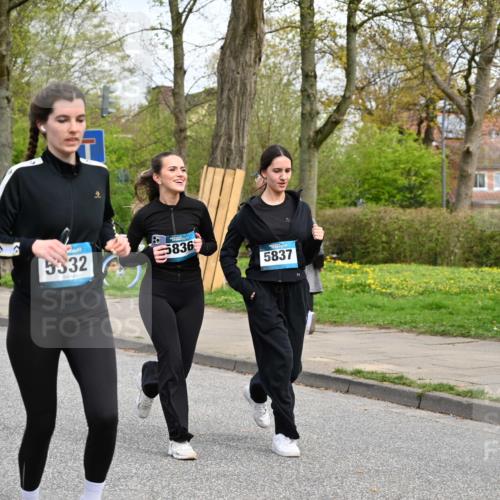 12.04.2026 - 45. Internationalen Wilhelmsburger Insellauf J. Mangold http://msf.ph/oto/9516189 12.04.2026 13:17:40 Ziel 5759, 2030, 3199, 3453, 3455, 4194, 5717, 4804, 3604, 2125, 2520, 5204, 3272, 4690, 3252, 4697, 2903, 4104, 5465, 4998, 5465, 4998, 5332, 4203, 4202, 5836, 2759, 4487, 2833, 3879, 3630, 5714, 4213, 2516, 2517, 4031, 3694 meine-sportfotos.de