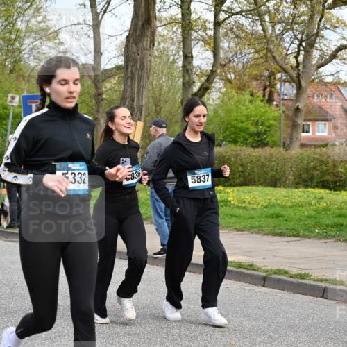12.04.2026 - 45. Internationalen Wilhelmsburger Insellauf J. Mangold http://msf.ph/oto/9516191 12.04.2026 13:17:40 Ziel 5759, 2030, 3199, 3453, 3455, 4194, 5717, 4804, 3604, 2125, 2520, 5204, 3272, 4690, 3252, 4697, 2903, 4104, 5465, 4998, 5465, 4998, 5332, 4203, 4202, 5836, 2759, 4487, 2833, 3879, 3630, 5714, 4213, 2516, 2517, 4031, 3694 meine-sportfotos.de