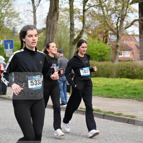 12.04.2026 - 45. Internationalen Wilhelmsburger Insellauf J. Mangold http://msf.ph/oto/9516192 12.04.2026 13:17:40 Ziel 5759, 2030, 3199, 3453, 3455, 4194, 5717, 4804, 3604, 2125, 2520, 5204, 3272, 4690, 3252, 4697, 2903, 4104, 5465, 4998, 5465, 4998, 5332, 4203, 4202, 5836, 2759, 4487, 2833, 3879, 3630, 5714, 4213, 2516, 2517, 4031, 3694 meine-sportfotos.de