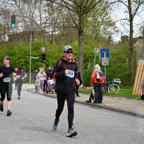 12.04.2026 - 45. Internationalen Wilhelmsburger Insellauf J. Mangold http://msf.ph/oto/9516196 12.04.2026 13:17:41 Ziel 2030, 3199, 3453, 3455, 4194, 5717, 4804, 3604, 2125, 2520, 5204, 3272, 4690, 3252, 4697, 2903, 4104, 5465, 4998, 5332, 4203, 4202, 5836, 2759, 4487, 2833, 3879, 3630, 5714, 4213, 2516, 2517, 4031, 3694, 2018 meine-sportfotos.de