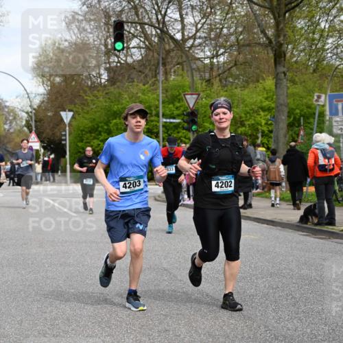 12.04.2026 - 45. Internationalen Wilhelmsburger Insellauf J. Mangold http://msf.ph/oto/9516206 12.04.2026 13:17:43 Ziel 2030, 3199, 3453, 3455, 4194, 5717, 4804, 3604, 2125, 2520, 5204, 3272, 4690, 3252, 4697, 2903, 4104, 5465, 4998, 5332, 4203, 4202, 5836, 2759, 4487, 2833, 3879, 3630, 5714, 4213, 2516, 2517, 4031, 3694, 2018, 2961 meine-sportfotos.de