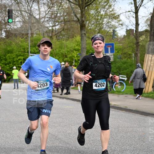 12.04.2026 - 45. Internationalen Wilhelmsburger Insellauf J. Mangold http://msf.ph/oto/9516214 12.04.2026 13:17:43 Ziel 2030, 3199, 3453, 3455, 4194, 5717, 4804, 3604, 2125, 2520, 5204, 3272, 4690, 3252, 4697, 2903, 4104, 5465, 4998, 5332, 4203, 4202, 5836, 2759, 4487, 2833, 3879, 3630, 5714, 4213, 2516, 2517, 4031, 3694, 2018, 2961 meine-sportfotos.de