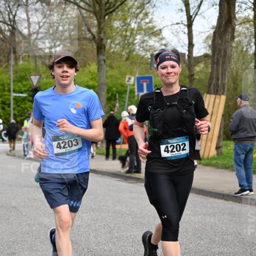 12.04.2026 - 45. Internationalen Wilhelmsburger Insellauf J. Mangold http://msf.ph/oto/9516218 12.04.2026 13:17:44 Ziel 3455, 4194, 5717, 4804, 3604, 2125, 2520, 5204, 3272, 4690, 3252, 4697, 2903, 4104, 5465, 4998, 5332, 4203, 4202, 5836, 2759, 4487, 2833, 3879, 3630, 5714, 4213, 2516, 2517, 4031, 3694, 2018, 2961, 3248 meine-sportfotos.de