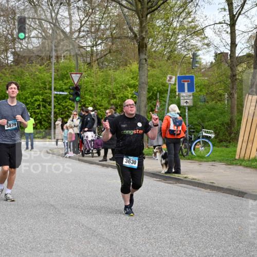 12.04.2026 - 45. Internationalen Wilhelmsburger Insellauf J. Mangold http://msf.ph/oto/9516222 12.04.2026 13:17:49 Ziel 5717, 4804, 3604, 2125, 2520, 5204, 3272, 4690, 3252, 4697, 2903, 4104, 5465, 4998, 5332, 4203, 4202, 5836, 2759, 4487, 2833, 3879, 3630, 5714, 4213, 2516, 2517, 2516, 2517, 4031, 3694, 2018, 2961, 3248, 2570, 2573, 3277 meine-sportfotos.de