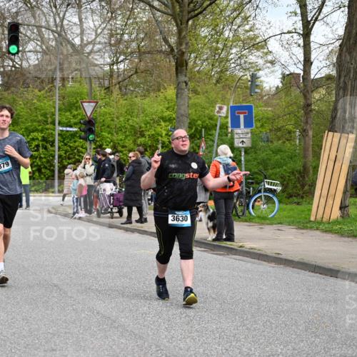 12.04.2026 - 45. Internationalen Wilhelmsburger Insellauf J. Mangold http://msf.ph/oto/9516224 12.04.2026 13:17:49 Ziel 5717, 4804, 3604, 2125, 2520, 5204, 3272, 4690, 3252, 4697, 2903, 4104, 5465, 4998, 5332, 4203, 4202, 5836, 2759, 4487, 2833, 3879, 3630, 5714, 4213, 2516, 2517, 2516, 2517, 4031, 3694, 2018, 2961, 3248, 2570, 2573, 3277 meine-sportfotos.de