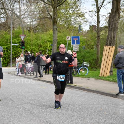 12.04.2026 - 45. Internationalen Wilhelmsburger Insellauf J. Mangold http://msf.ph/oto/9516227 12.04.2026 13:17:49 Ziel 5717, 4804, 3604, 2125, 2520, 5204, 3272, 4690, 3252, 4697, 2903, 4104, 5465, 4998, 5332, 4203, 4202, 5836, 2759, 4487, 2833, 3879, 3630, 5714, 4213, 2516, 2517, 2516, 2517, 4031, 3694, 2018, 2961, 3248, 2570, 2573, 3277 meine-sportfotos.de