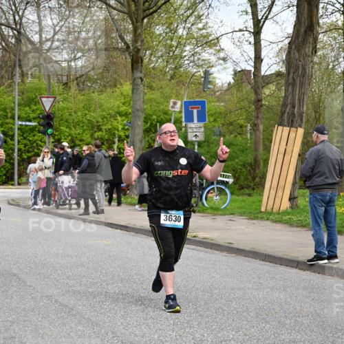 12.04.2026 - 45. Internationalen Wilhelmsburger Insellauf J. Mangold http://msf.ph/oto/9516229 12.04.2026 13:17:49 Ziel 5717, 4804, 3604, 2125, 2520, 5204, 3272, 4690, 3252, 4697, 2903, 4104, 5465, 4998, 5332, 4203, 4202, 5836, 2759, 4487, 2833, 3879, 3630, 5714, 4213, 2516, 2517, 2516, 2517, 4031, 3694, 2018, 2961, 3248, 2570, 2573, 3277 meine-sportfotos.de