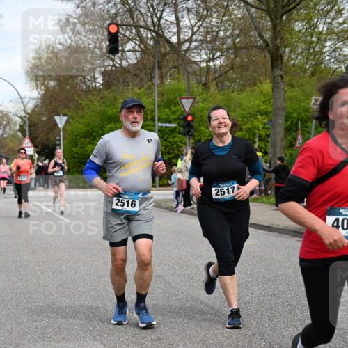 12.04.2026 - 45. Internationalen Wilhelmsburger Insellauf J. Mangold http://msf.ph/oto/9516292 12.04.2026 13:17:58 Ziel 5204, 3272, 4690, 3252, 4697, 2903, 4104, 5465, 4998, 5332, 4203, 4202, 5836, 2759, 4487, 2833, 3879, 3630, 5714, 4213, 2516, 2517, 4031, 3694, 2018, 2961, 3248, 2570, 2573, 3277, 3828, 4948, 5488, 5663, 4727, 5541, 4153, 3528, 3527, 4400, 4403, 4556 meine-sportfotos.de