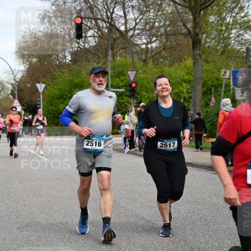 12.04.2026 - 45. Internationalen Wilhelmsburger Insellauf J. Mangold http://msf.ph/oto/9516293 12.04.2026 13:17:58 Ziel 5204, 3272, 4690, 3252, 4697, 2903, 4104, 5465, 4998, 5332, 4203, 4202, 5836, 2759, 4487, 2833, 3879, 3630, 5714, 4213, 2516, 2517, 4031, 3694, 2018, 2961, 3248, 2570, 2573, 3277, 3828, 4948, 5488, 5663, 4727, 5541, 4153, 3528, 3527, 4400, 4403, 4556 meine-sportfotos.de