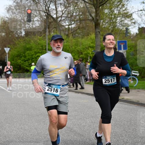 12.04.2026 - 45. Internationalen Wilhelmsburger Insellauf J. Mangold http://msf.ph/oto/9516299 12.04.2026 13:17:58 Ziel 5204, 3272, 4690, 3252, 4697, 2903, 4104, 5465, 4998, 5332, 4203, 4202, 5836, 2759, 4487, 2833, 3879, 3630, 5714, 4213, 2516, 2517, 4031, 3694, 2018, 2961, 3248, 2570, 2573, 3277, 3828, 4948, 5488, 5663, 4727, 5541, 4153, 3528, 3527, 4400, 4403, 4556 meine-sportfotos.de